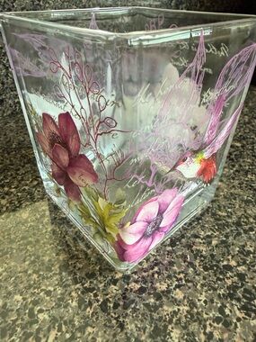 Square Mother’s Poem Hummingbird vase.  Mother is the heartbeat of the home